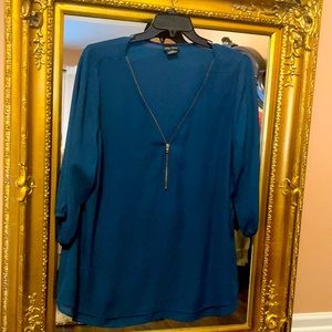 City chic blouse with zipper